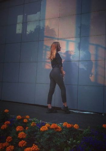 Арина (21), Нагатинская, 3,000 ₽ час, Секс классический, Окончание на грудь, тел +7(931)387-47-78