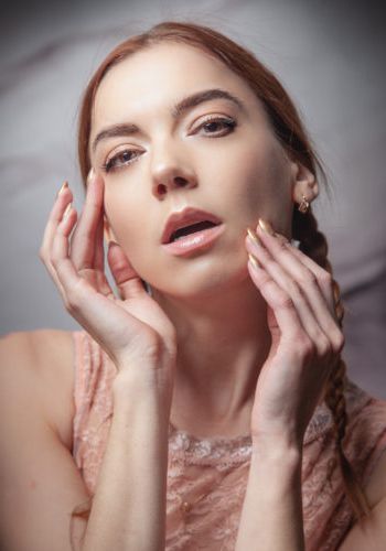 Надежда (21), Домодедовская, 3,500 ₽ час, Массаж профессиональный, Окончание на лицо, тел +7(988)824-57-82