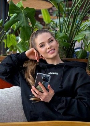 Юличка (19), Смоленская, 5,000 ₽ час, Секс групповой, Легкая доминация, тел +7(900)352-47-86