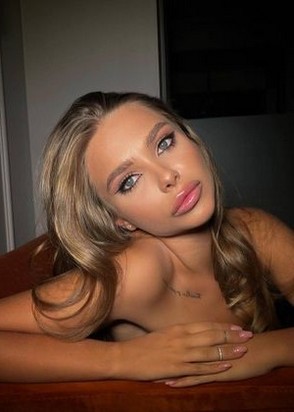 Вика (23), No phrase key specified, 18,000 ₽ час, Минет в презервативе, Окончание на грудь, тел +7(904)165-02-52