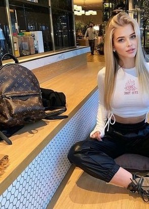 Моника (21), Смоленская, 10,000 ₽ час, Секс классический, Минет в презервативе, тел +7(988)519-57-14