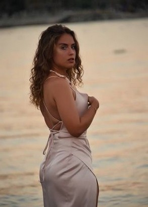 Алиса (21), Киевская, 15,000 ₽ час, Минет в презервативе, Массаж эротический, тел +7(999)386-83-60