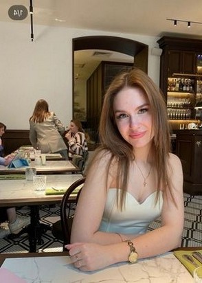 Илона (18), Студенческая, 8,000 ₽ час, Окончание на грудь, Легкая доминация, тел +7(989)287-46-69