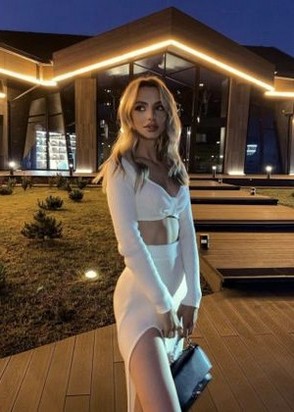 Вера (23), Чеховская, 10,000 ₽ час, Минет глубокий, Окончание на лицо, тел +7(999)547-40-03