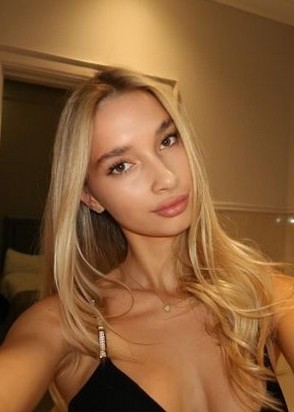 Соня (21), Третьяковская, 8,000 ₽ час, Минет без резинки, Стриптиз не профи, тел +7(919)598-43-86