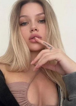 Эля (21), Шаболовская, 8,000 ₽ час, Минет без резинки, Куннилингус, тел +7(978)054-49-51