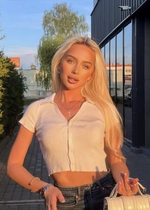 Ясмина (23), Марьино, Минет в презервативе, Окончание на лицо, тел +7(931)436-25-05