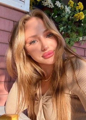 Эсми (22), Смоленская, Секс классический, Окончание на грудь, тел +7(921)492-65-95