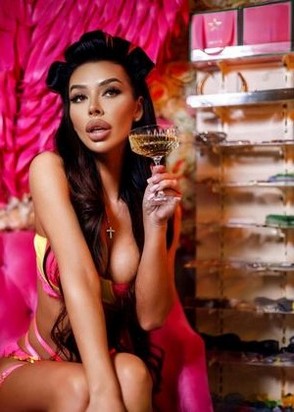 Аглая (25), Шаболовская, 10,000 ₽ час, Золотой дождь вам (мужчине), Рабыня, тел +7(921)834-08-67